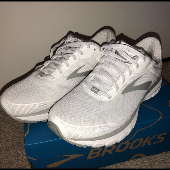 all white brooks